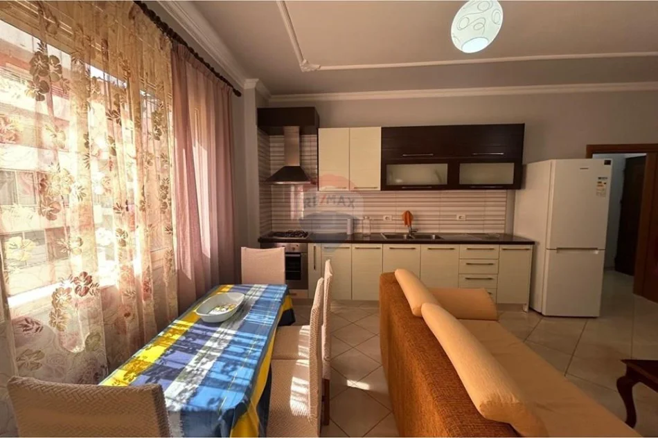 Vlore, jepet me qera apartament 2+1 Kati 4, 100 m² 350 € (Rruga Lef Sallata, pran Shkolles se Muzikes, vlore)