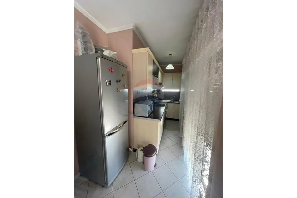 Tirane, jepet me qera apartament 2+1 Kati 8, 103 m² 550 € 
