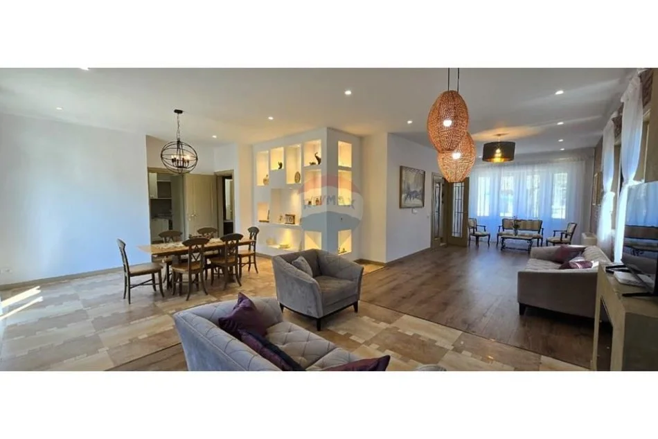 Tirane, shitet Vile 4+1+Ballkon , 800.000 € 