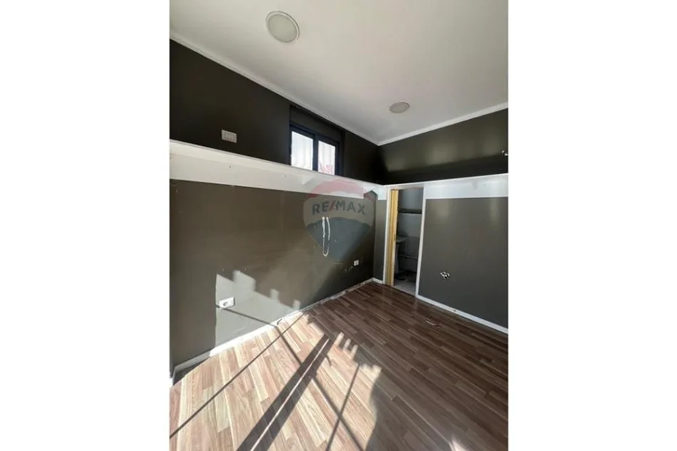 Tirane, jepet me qera ambjent biznesi Kati 0, 15 m² 270 € 