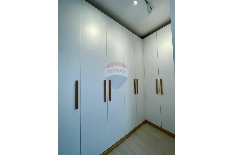 Tirane, jepet me qera apartament 1+1+Aneks+Ballkon Kati 6, 84 m² 900 € (Blloku)