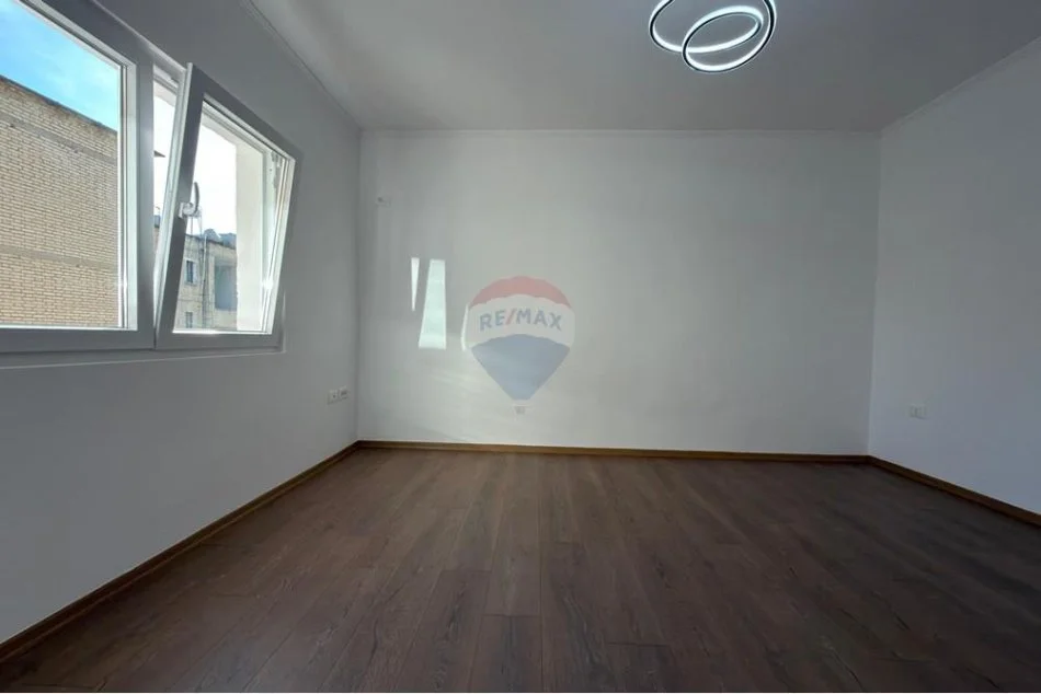 Tirane, shitet apartament 2+1 Kati 4, 77 m² 145.000 € (Sheshi Shtraus, Tiranë(ID: 530181047-532)