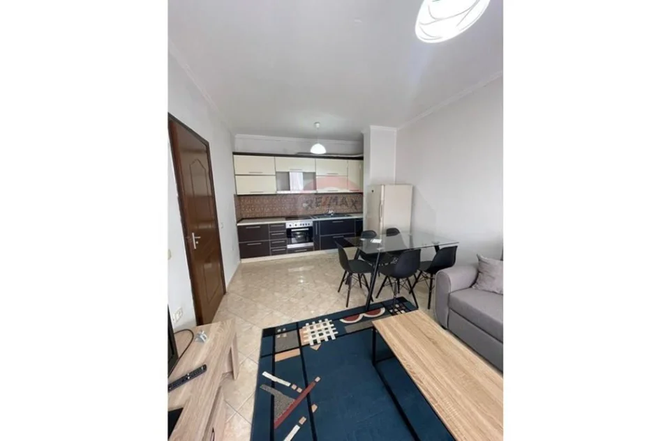 Tirane, jepet me qera apartament Kati 5, 60 m² 400 € 