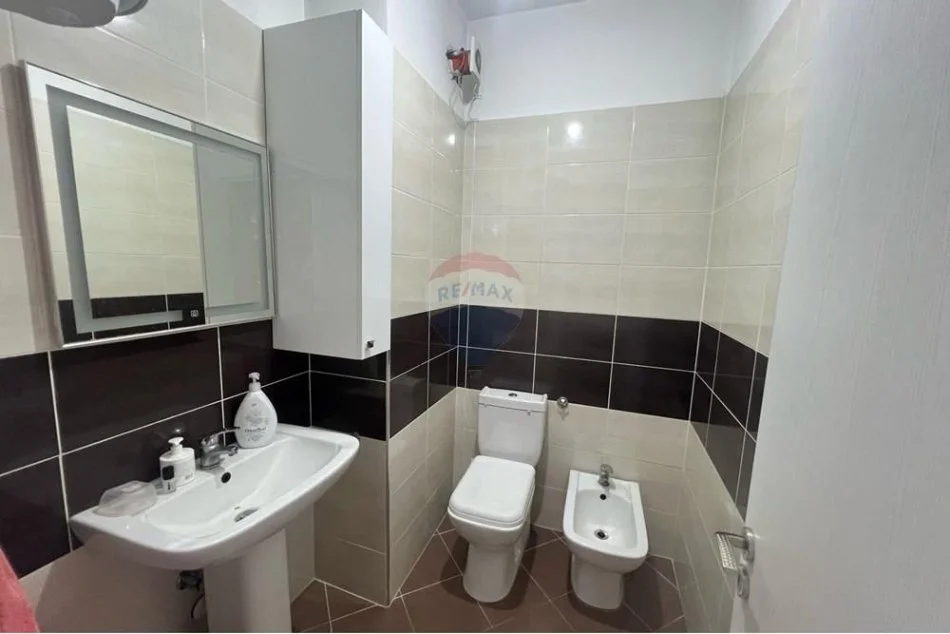 Tirane, jepet me qera apartament 2+1+Ballkon , 88 m² 1.200 € 