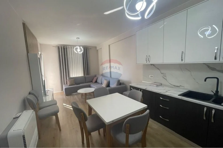 Tirane, shitet apartament 2+1 Kati 3, 85 m² 130.000 € (Univers city)