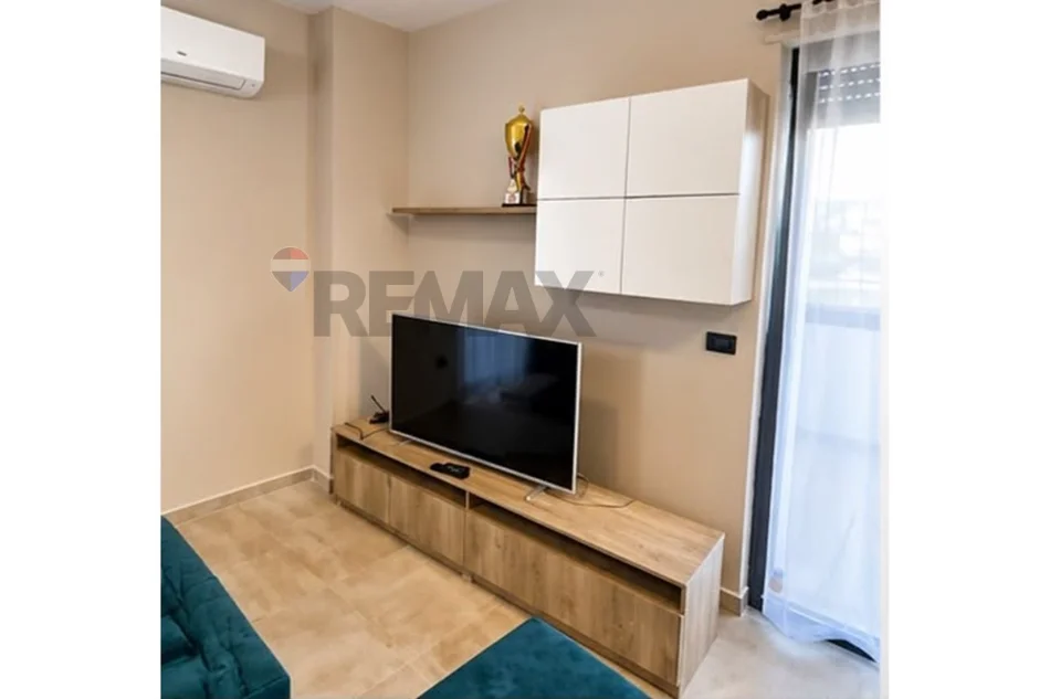 Tirane, jepet me qera apartament 1+1 Kati 6, (QSUT)