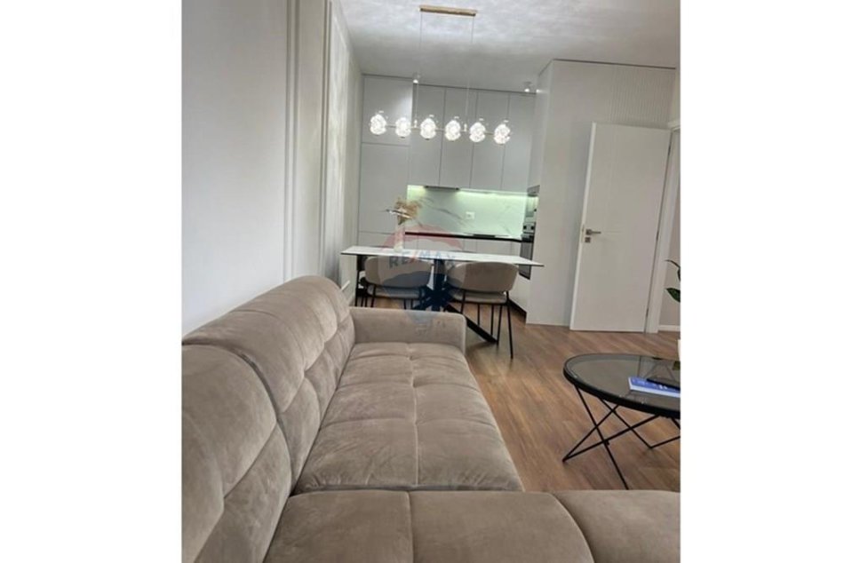 Tirane, jepet me qera 1+1 , 67 m² 750 € 