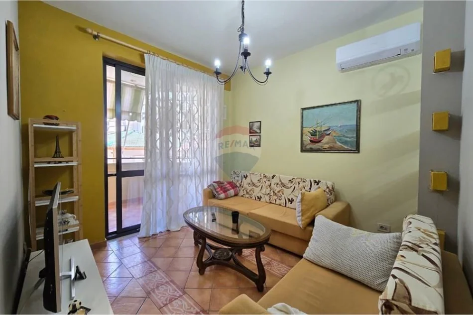 Tirane, jepet me qera apartament 2+1+Ballkon Kati 2, 88 m² 500 € (Komuna e Parisit)