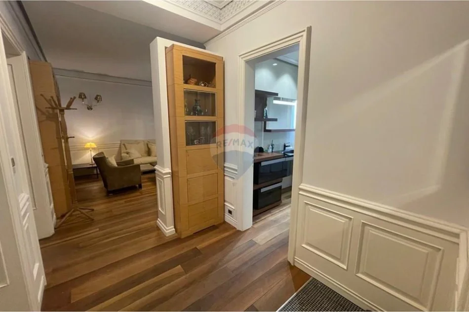 Tirane, jepet me qera apartament 1+1+Ballkon Kati 2, 75 m² 600 € (Rruga qemal stafa)