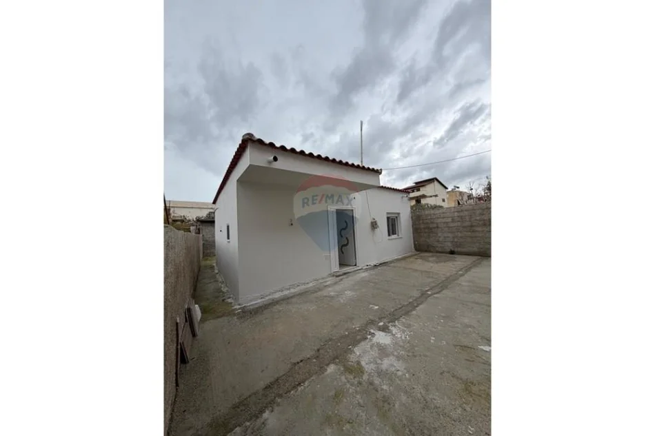 Vlore, shitet shtepi 1+1 Kati 0, 186 m² 100.000 € (Rruga Enver Jaho, Vlore)