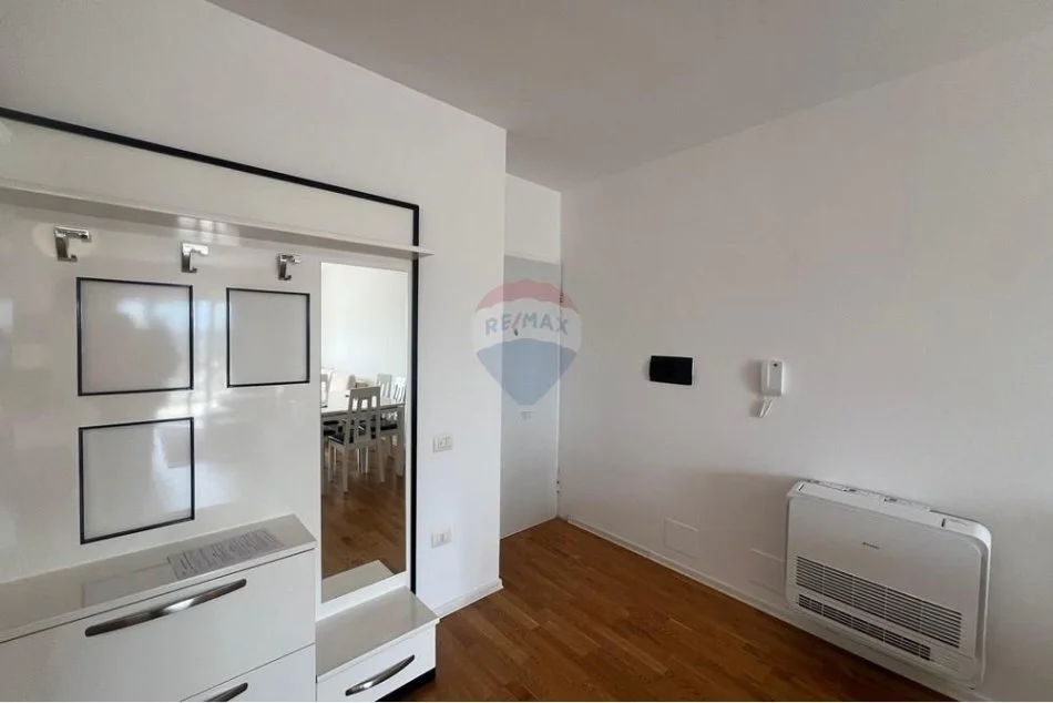 Tirane, jepet me qera apartament 2+1+Ballkon , 98 m² 800 € (Kopshti Botanik)