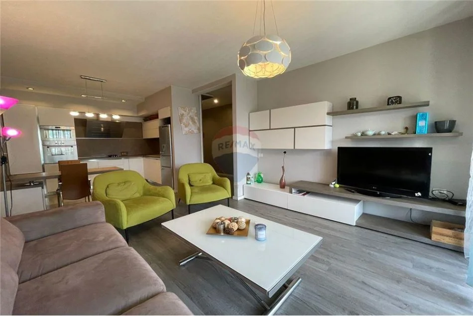 Tirane, jepet me qera apartament 2+1+Ballkon , 110 m² 650 € (Rruga e Kavajes)