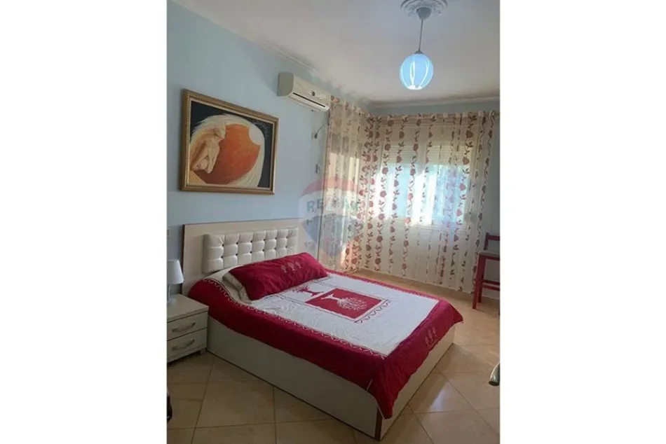 Vlore, shitet apartament 2+1 Kati 2, 129 m² 270.000 € (Lungomare, Vlorë)