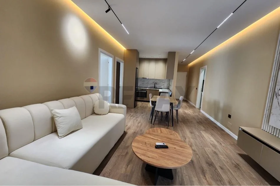 Xhamllik, Apartament 2+1 per Qira - 800 Euro
