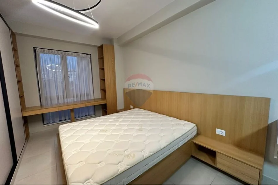 Tirane, jepet me qera apartament 1+1 , 85 m² 800 € (myslym shyri)