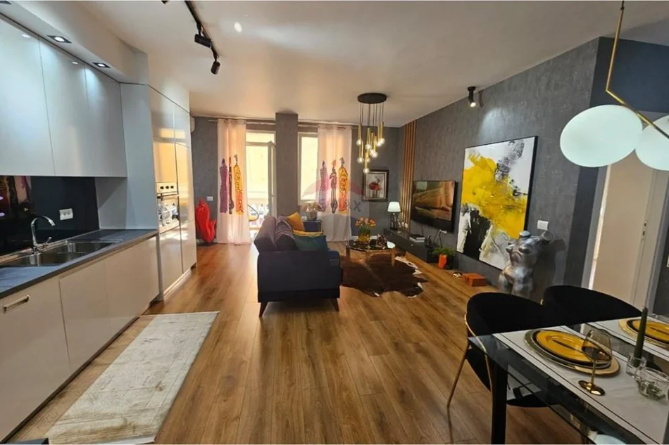 Shqiperi, jepet me qera apartament 1+1+Ballkon , 70 m² 800 € 