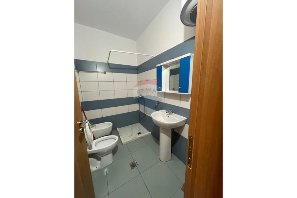 Vlore, jepet me qera apartament 1+1 Kati 6, 65 m² 350 € (Lungomare, Vlorë)