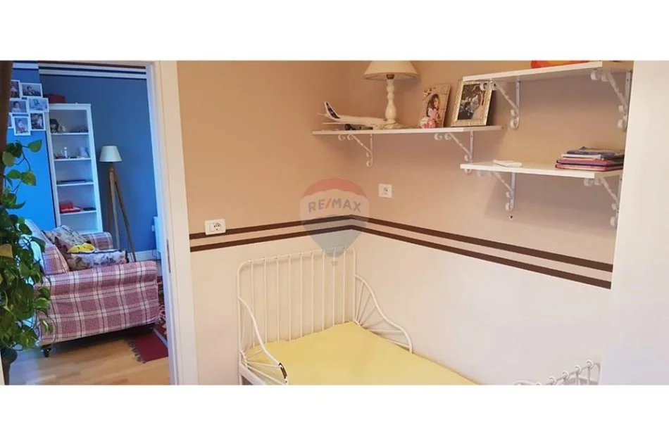 Tirane, jepet me qera apartament 3+1 Kati 3, 133 m² 1.500 € (Kodrra e diellit)