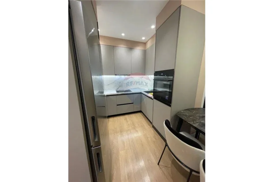 Tirane, jepet me qera apartament 2+1+Aneks+Ballkon Kati 1, 1.000 m² 725 € (Vila Gold)