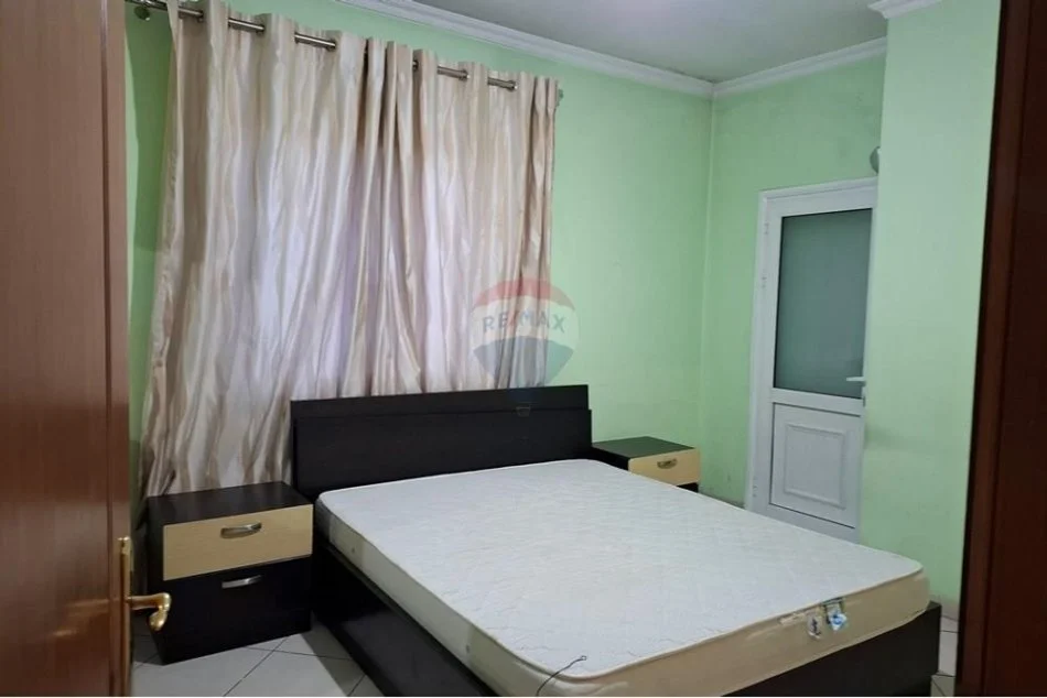 Tirane, jepet me qera Vile 2+1 , 300 m² 600 € 