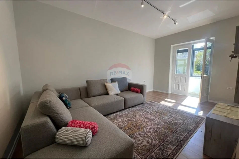 Tirane, jepet me qera apartament 1+1 Kati 2, 72 m² 640 € 