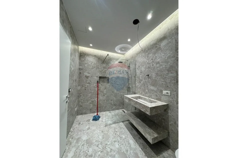 Tirane, shitet apartament , 121 m² 267.001 € 