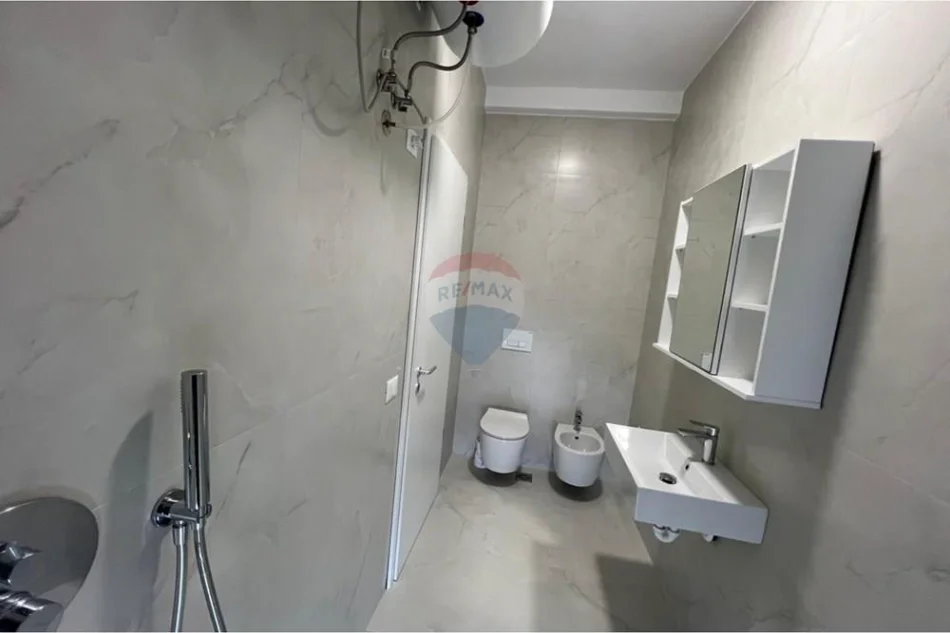 Tirane, jepet me qera Vile , 196 m² 1.300 € 