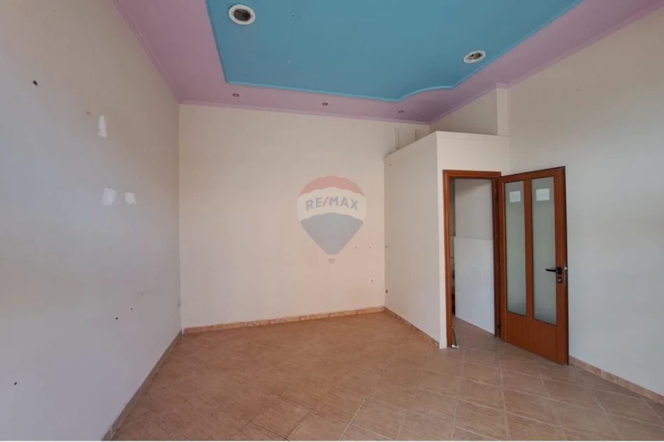 Vlore, shitet dyqan Kati 0, 18 m² 36.000 € (Rruga Ali Demi, Vlorë)