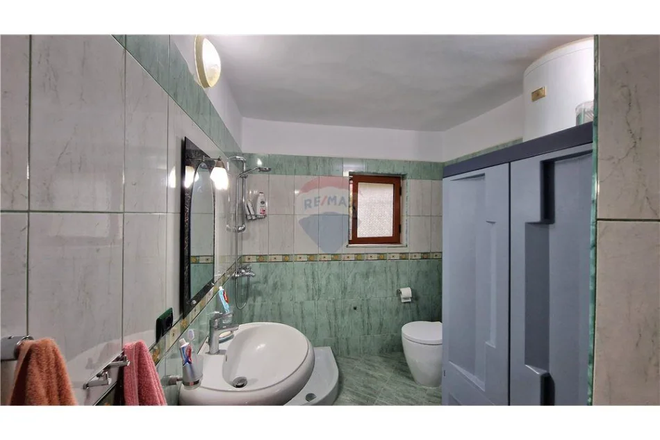 Vlore, shitet shtepi 2+1 Kati 1, 298 m² 115.000 € (Rruga Enver Jaho, Vlore)