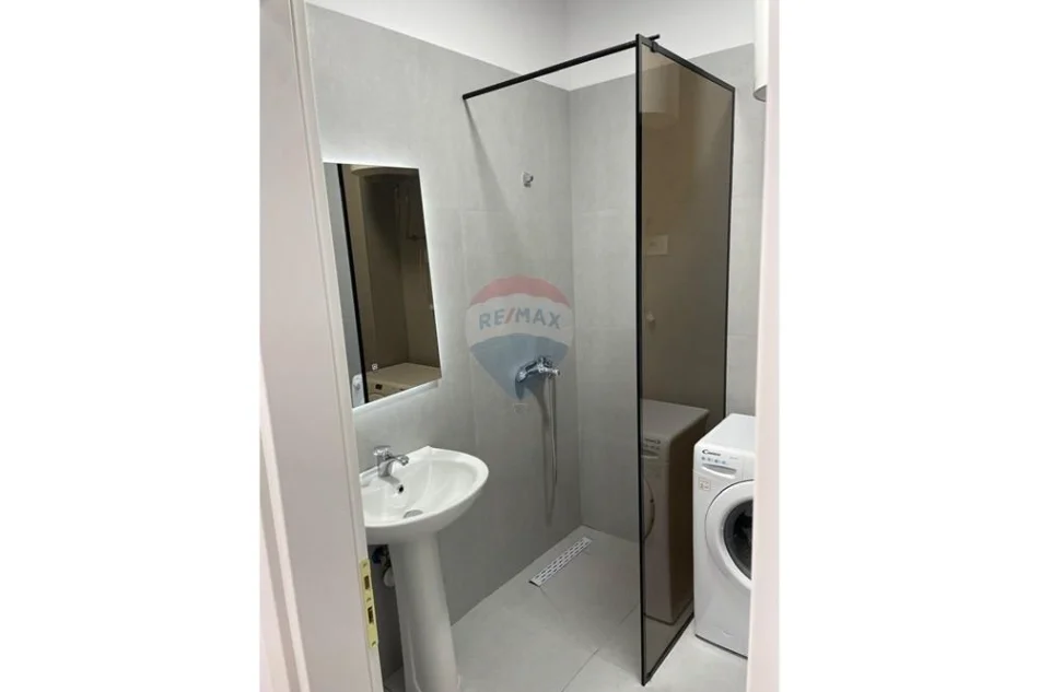 Tirane, jepet me qera apartament 1+1+Ballkon Kati 5, 450 € (Urban Gate Residence)
