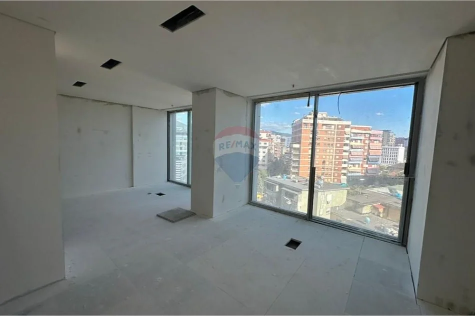 Tirane, jepet me qera ambjent biznesi Kati 7, 83 m² 1.500 € 