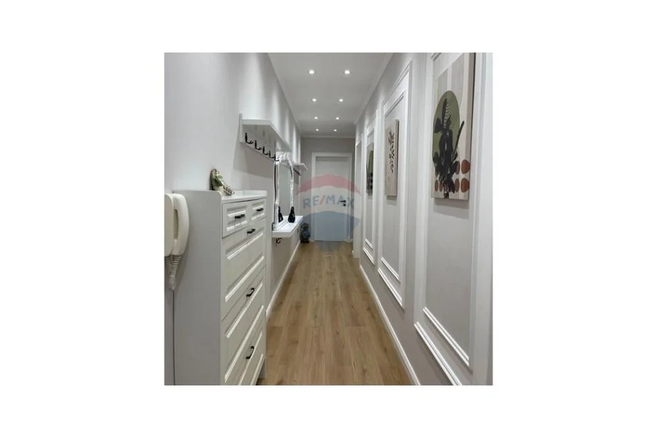 Tirane, jepet me qera apartament 2+1+Aneks+Ballkon Kati 11, 110 m² 860 € (Rruga e Kavajes)