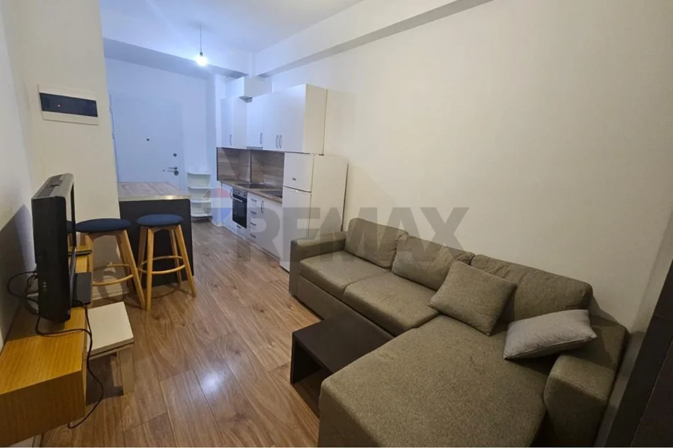 Tirane, jepet me qera apartament 1+1 Kati 1, 45 m² 330 € (Kompleksi Mangalem)