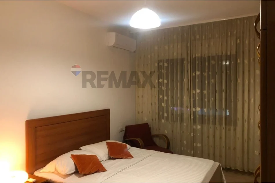 Tirane, jepet me qera 1+1+Ballkon Kati 3, 64 m² 550 € (komuna e Parisit)