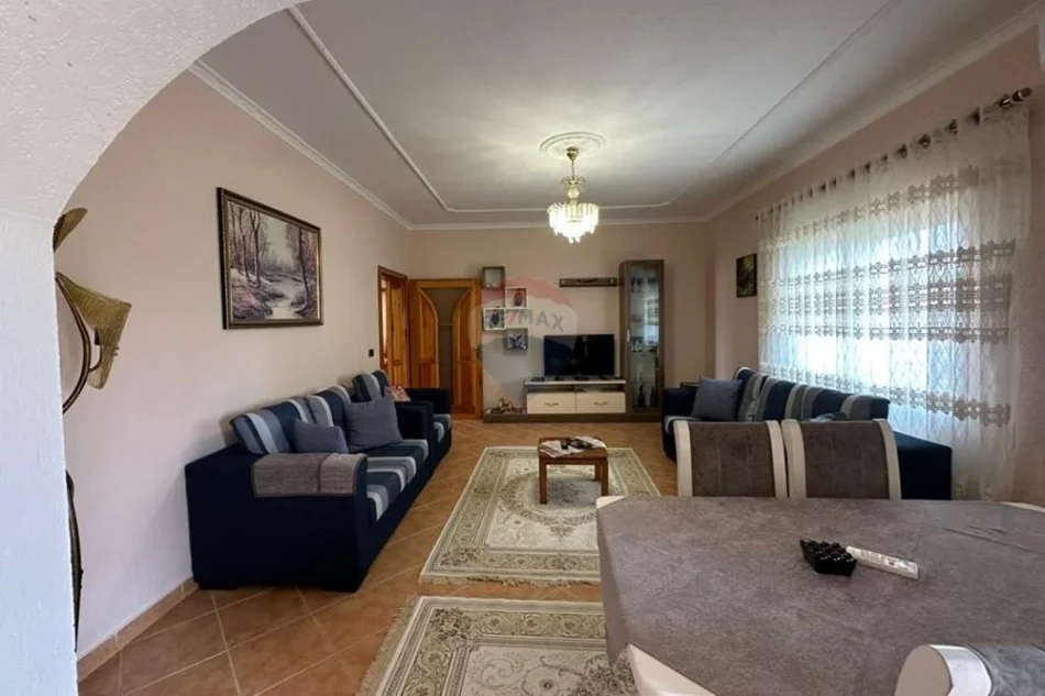 Tirane, jepet me qera apartament , 220 m² 730 € 