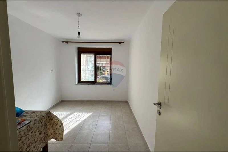 Tirane, shitet apartament , 68 m² (Rruga Muhamet Gjollesha)