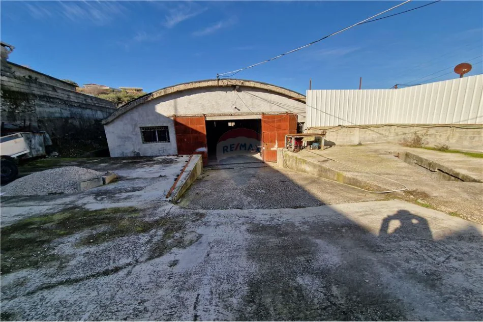 Vlore, jepet me qera magazine Kati 0, 532 m² 1.000 € (Babice, Vlore)