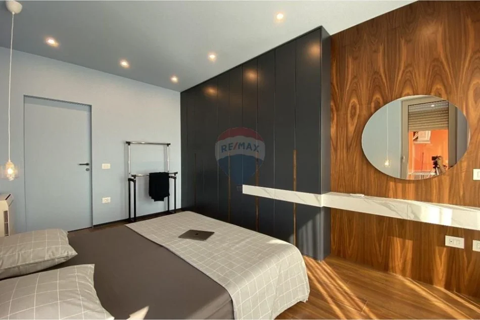 Tirane, jap me qera apartament 1+1 Kati 5, 900 € 