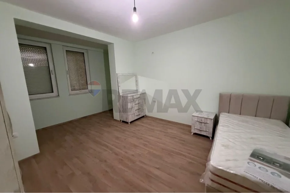 Tirane, jepet me qera apartament 3+1+Ballkon Kati 2, 120 m² 550 € (RRUGA E ELBASANIT)