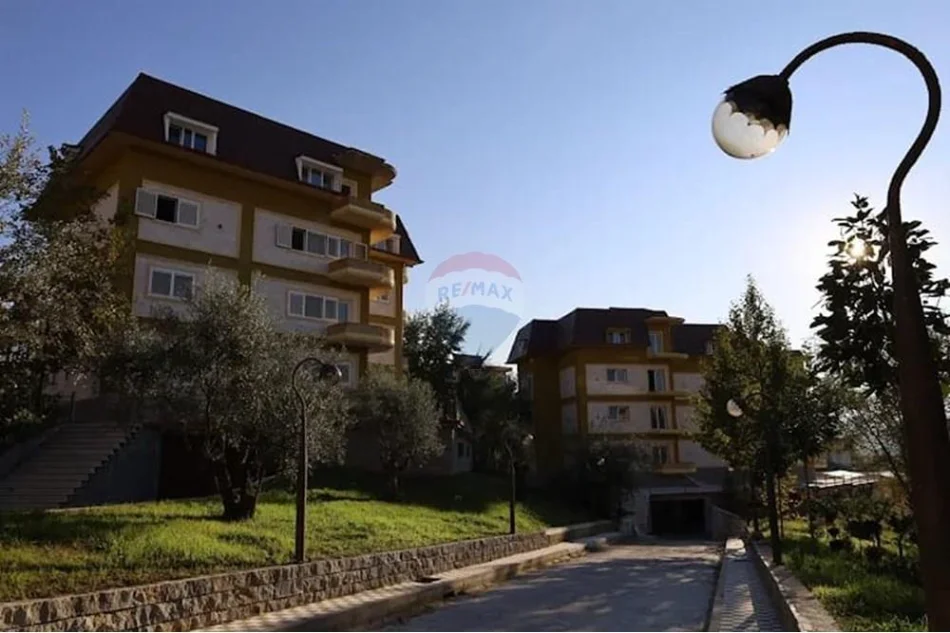 Tirane, shitet apartament , 144 m² 242.250 € 