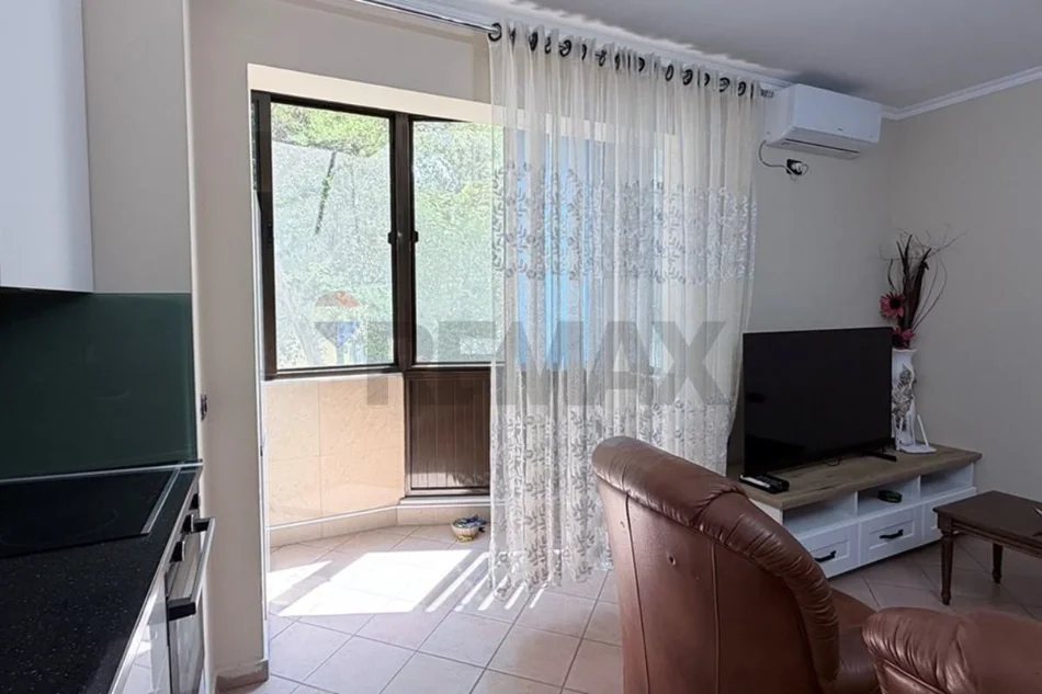 Tirane, jepet me qera apartament 2+1 Kati 2, 100 m² 60.000 € (Ish Fusha e Aviacionit,)