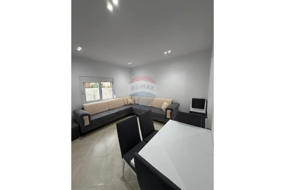 Vlore, shitet shtepi 1+1 Kati 0, 186 m² 100.000 € (Rruga Enver Jaho, Vlore)