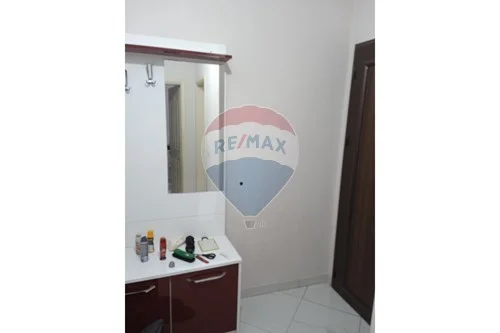 Tirane, jepet me qera apartament 1+1 , 65 m² 300 € (Astir)