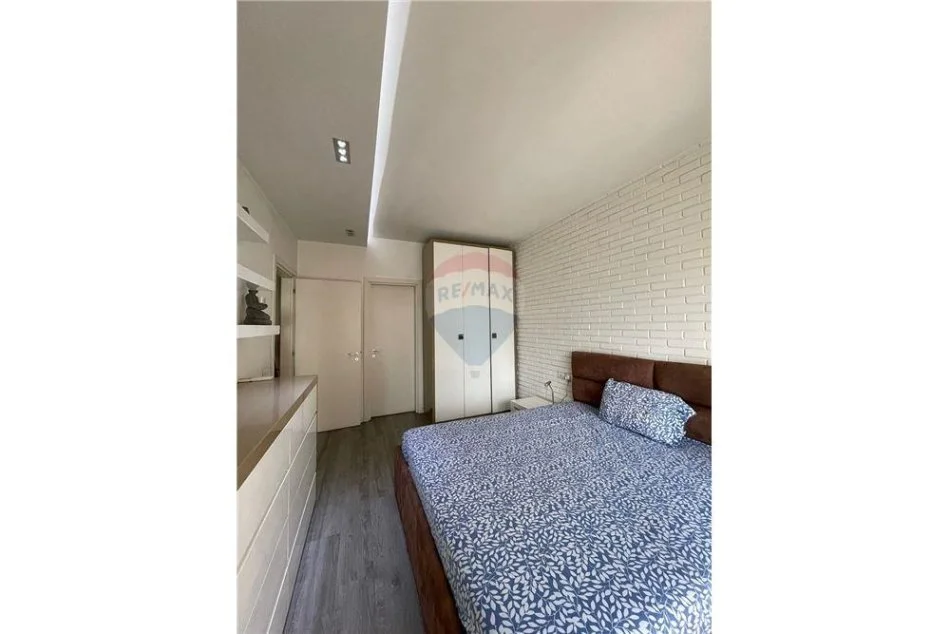 Tirane, jepet me qera apartament 2+1+Ballkon , 110 m² 650 € (Rruga e Kavajes)