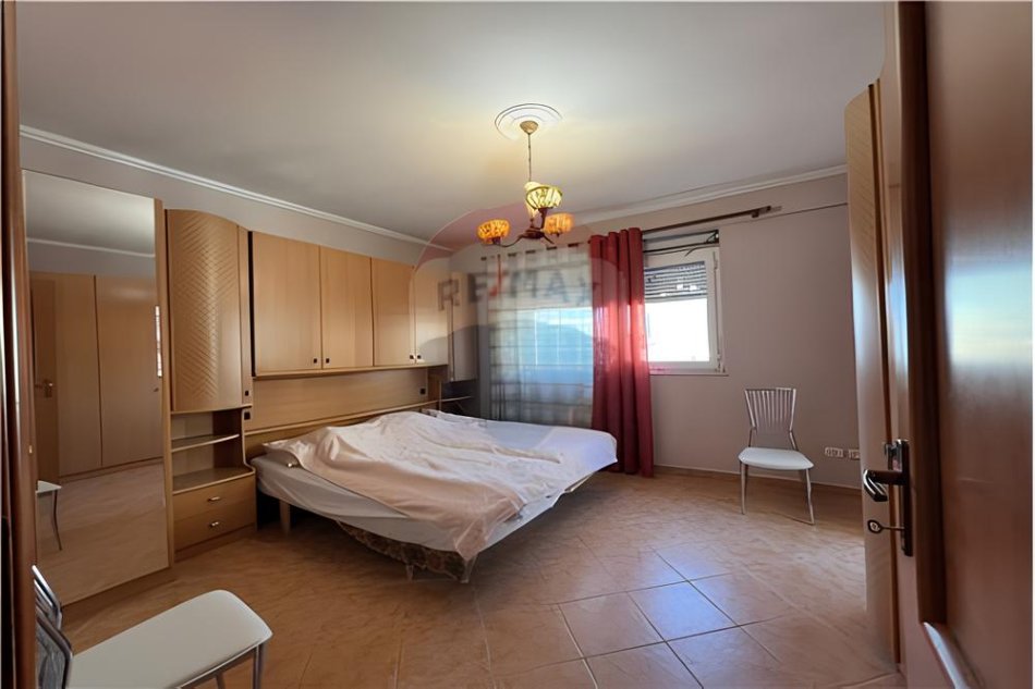 Tirane, jepet me qera apartament 1+1 , 100 m² 700 € (Myslym Shyri)