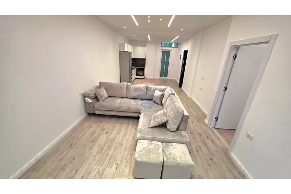 Vlore, shitet apartament 1+1 Kati 9, 78 m² 120.000 € (Rruga Dush Strati, pranë Zjarrfikëses, Vlore)