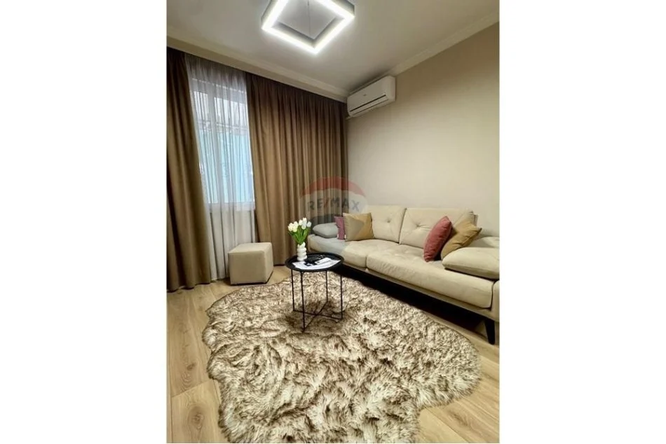 Tirane, jepet me qera apartament 1+1 , 65 m² 900 € (Blloku,Tirane)