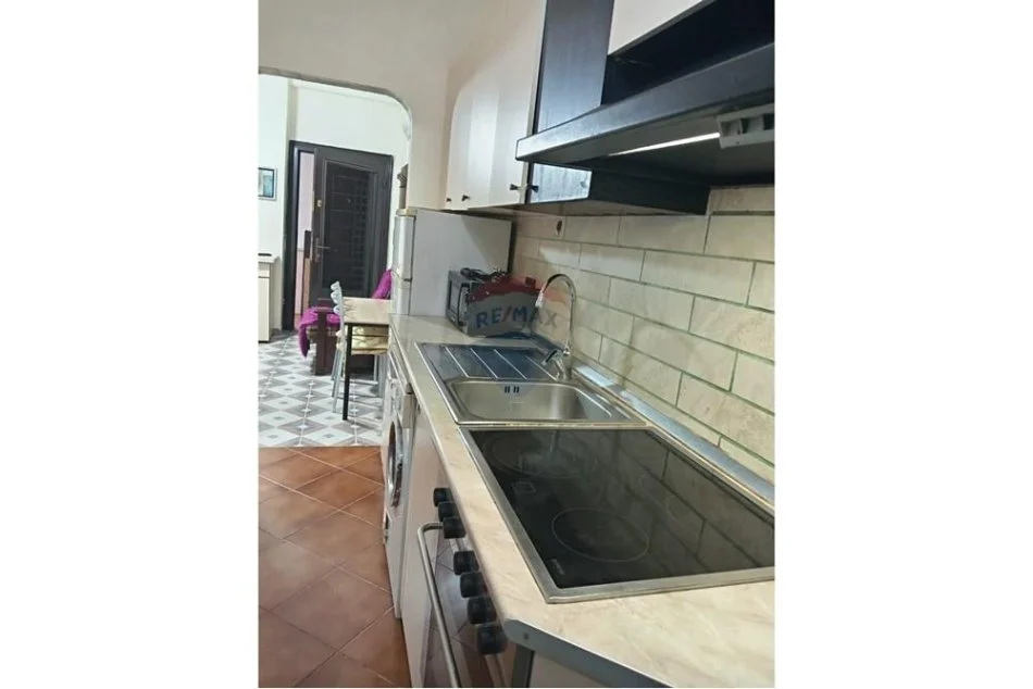 Tirane, jepet me qera apartament 1+1 , 55 m² 450 € (5 Maji)