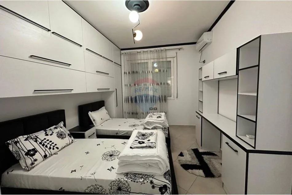 Tirane, jepet me qera apartament 2+1 Kati 2, 111 m² 750 € 