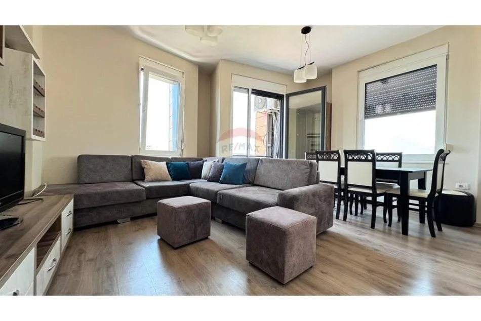 Tirane, jepet me qera apartament 1+1+Ballkon , 71 m² 850 € 